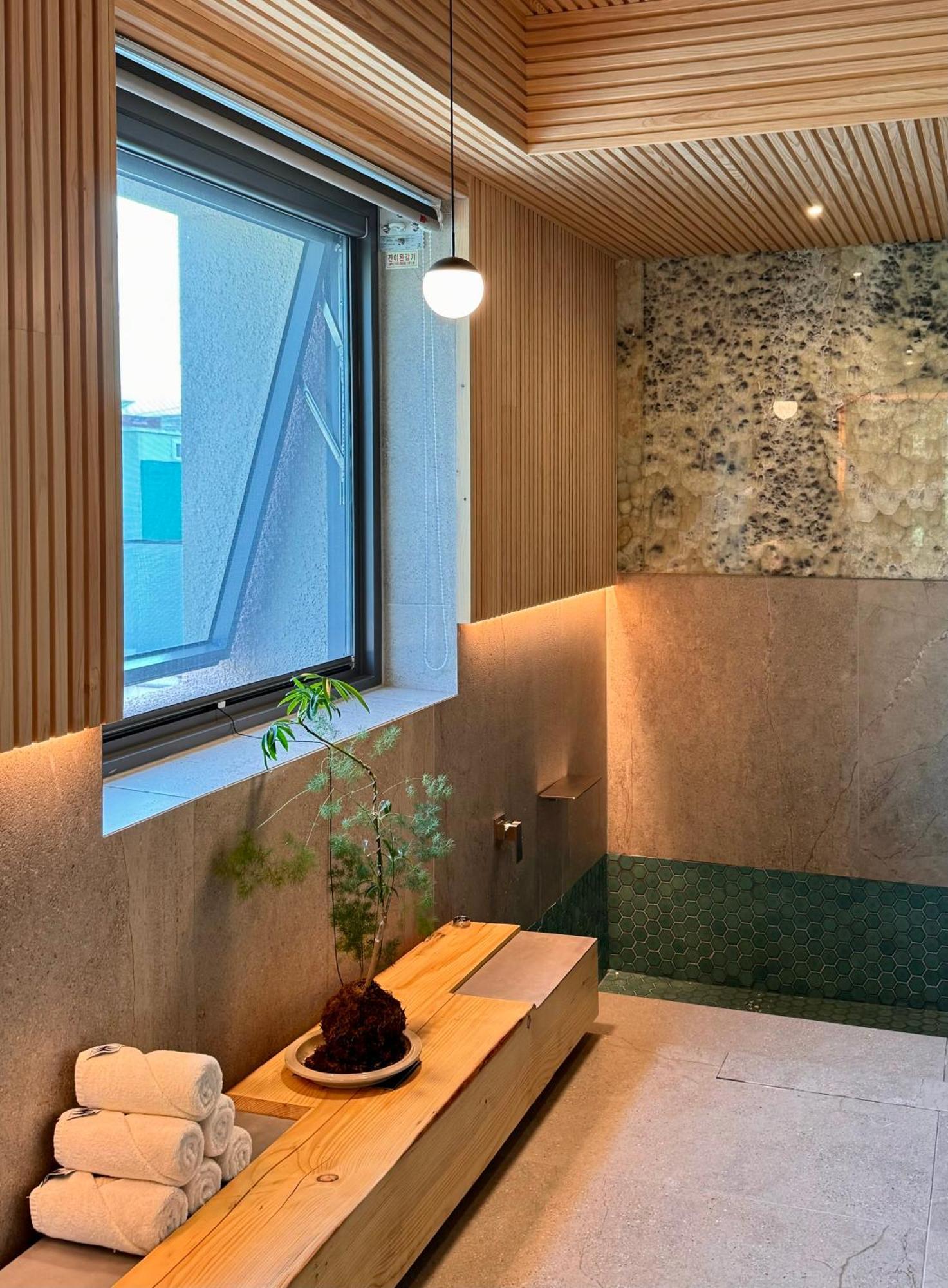 Pbr7 Hotel Unusual Stay Gyeongju Extérieur photo
